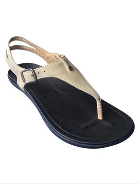 ​OluKai Eheu Leather Thong Sandals - Saharan